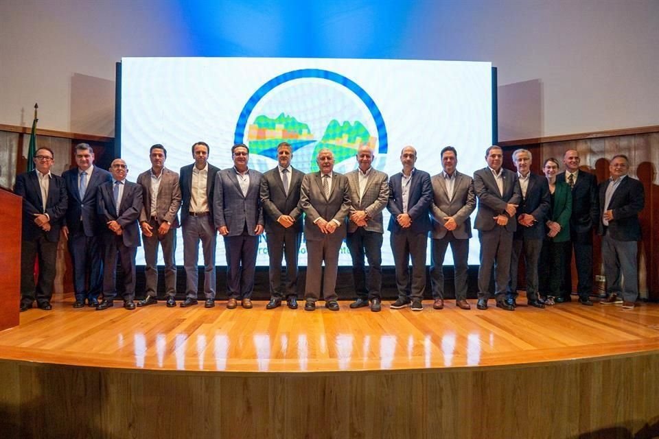 El evento 'Agua, Aire y Bosques: Perspectivas Ambientales' se llevó a cabo en el Auditorio de EGADE-Tec de Monterrey.