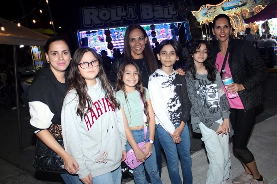 Mireya Martínez, Samantha Martínez, Sofía Frutos, Celia Martínez, William García, Aleyda Cavazos y Dany Díaz