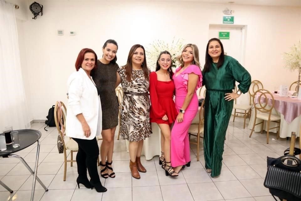 Azalia Pérez, Mirtha Álvarez, Mirthala Aspeitia, Maité Álvarez, Tají Aponte y Claudia Lizama