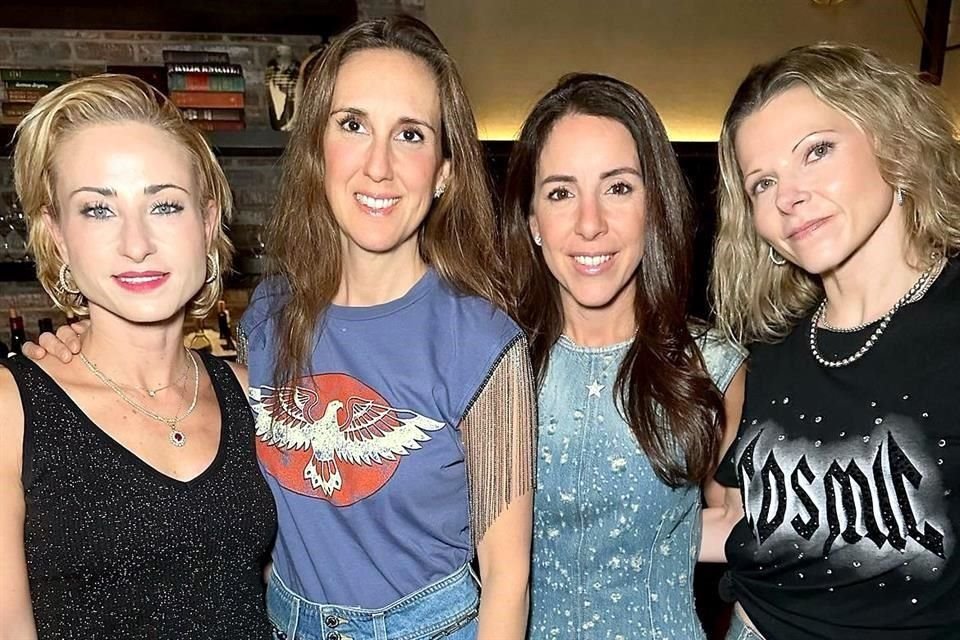 Marcela Kalifa, Maru Cruz de Celada, Paloma Rendón y Cristina Kalifa de Ruiz