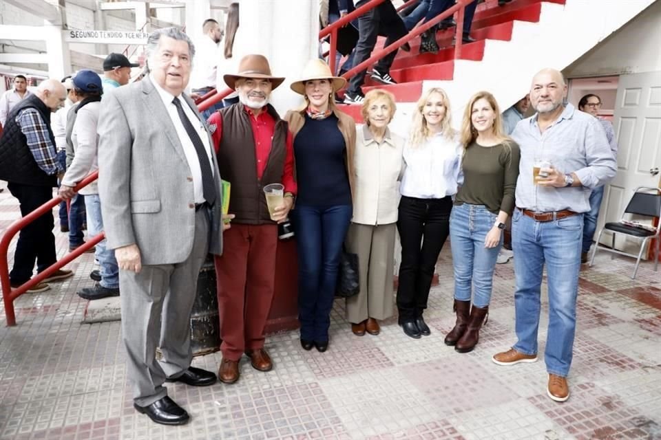 Antonio Quiroga, Alberto Villarreal, Sandra Gojon, Consuelo Zambrano de Garza, Lorena Gutiérrez de Garza, Alina Sánchez de Garza y Rafael Garza Zambrano