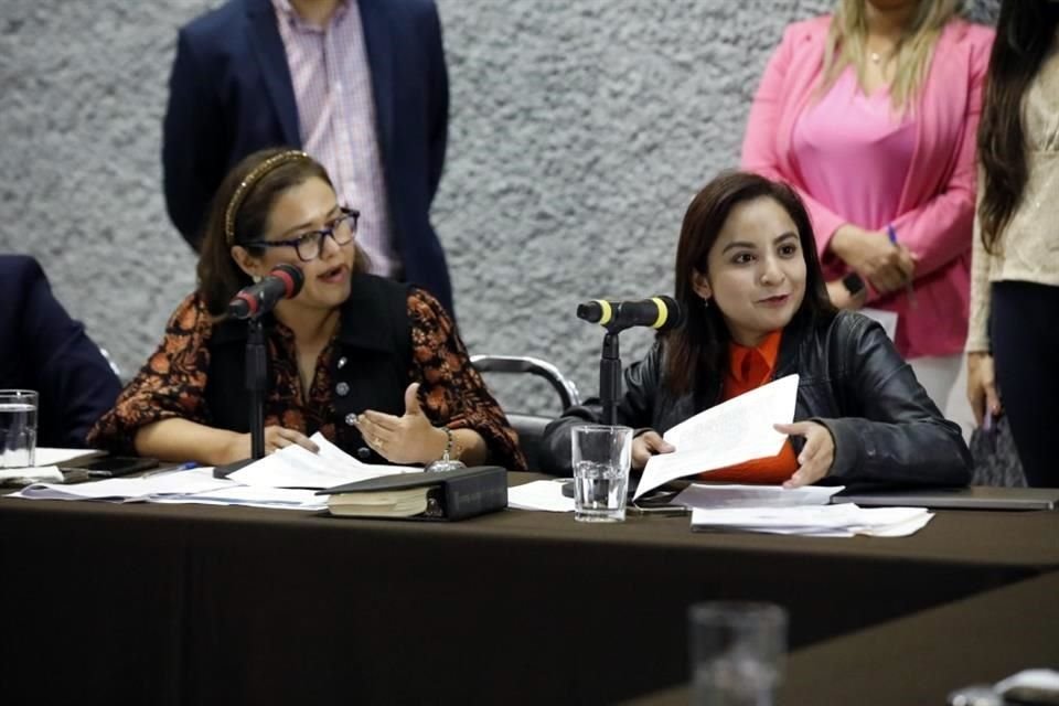 Las Diputadas Nancy Olguín, del PAN; e Iraís Reyes, de MC.