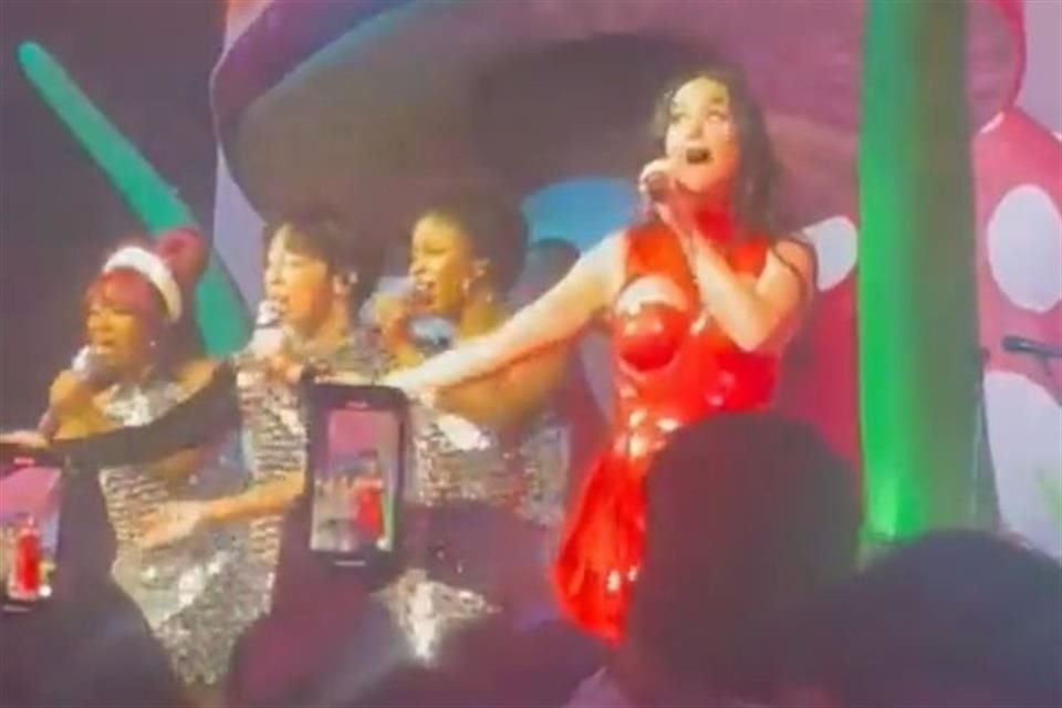 Katy Perry ofreció un show privado en México, como parte del UpFront TelevisaUnivision 2024, donde únicamente asistieron famosos.