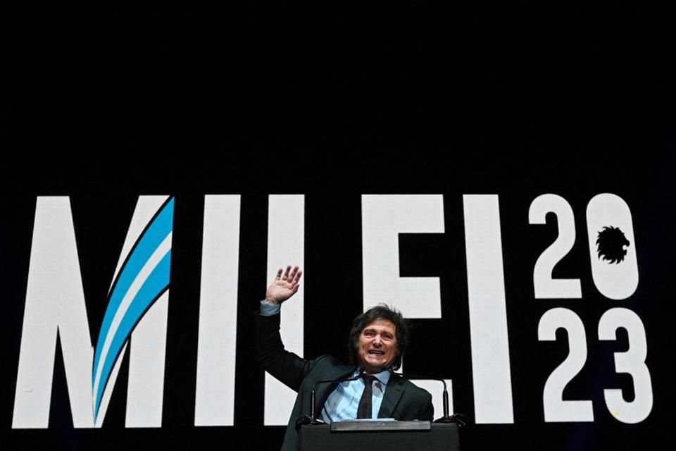 El candidato de ultraderecha Javier Milei durante su cierre de campaña en la Movistar Arena en Buenos Aires.