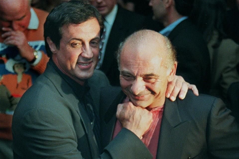 Burt Young, conocido por su actuación de Paulie en 'Rocky', que le valió una nominación al Óscar, murió a los 83 años.