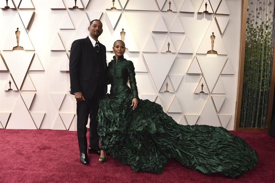 Will Smith describe su matrimonio como un 'experimento público desordenado en el amor incondicional'.