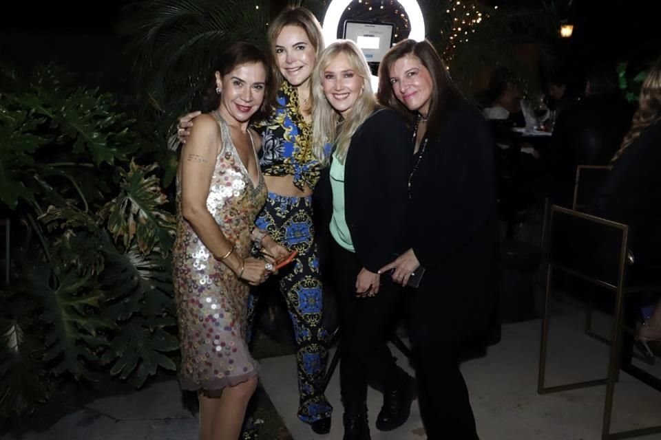 Maricela González, Delfy Carrillo, Lorena Gutiérrez de Garza y Rebe Lobeira de González