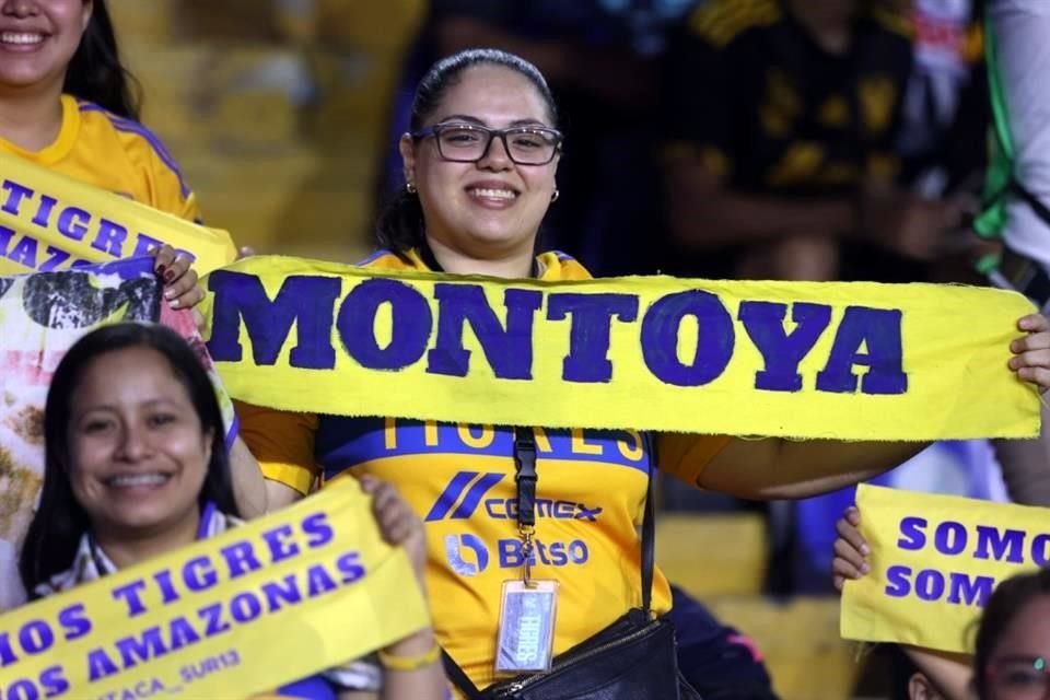 El ambiente en el Estadio Universitario en el Clásico Regio Femenil.