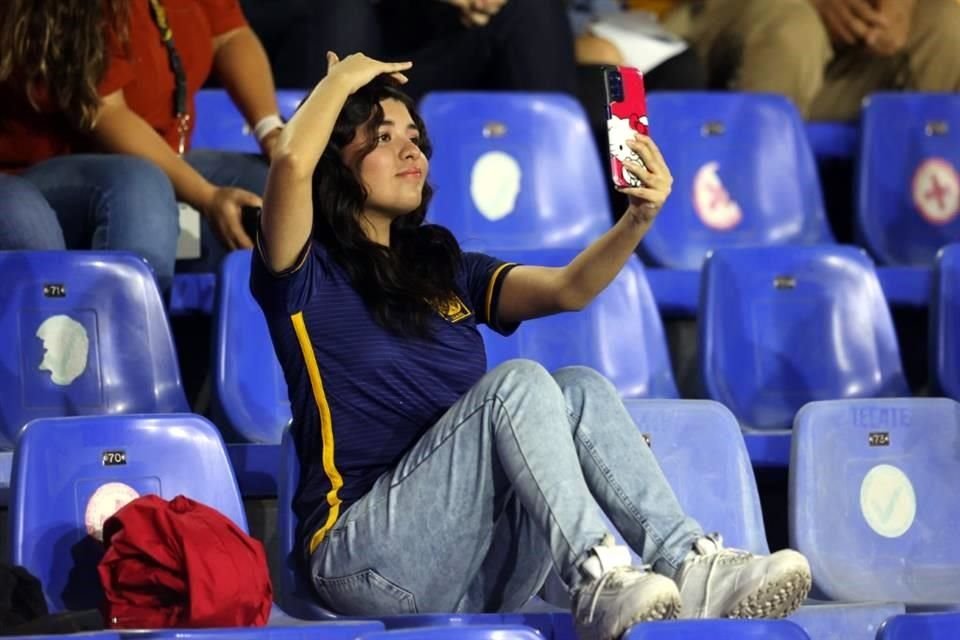 El ambiente en el Estadio Universitario en el Clásico Regio Femenil.