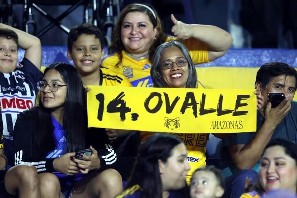 El ambiente en el Estadio Universitario en el Clásico Regio Femenil.