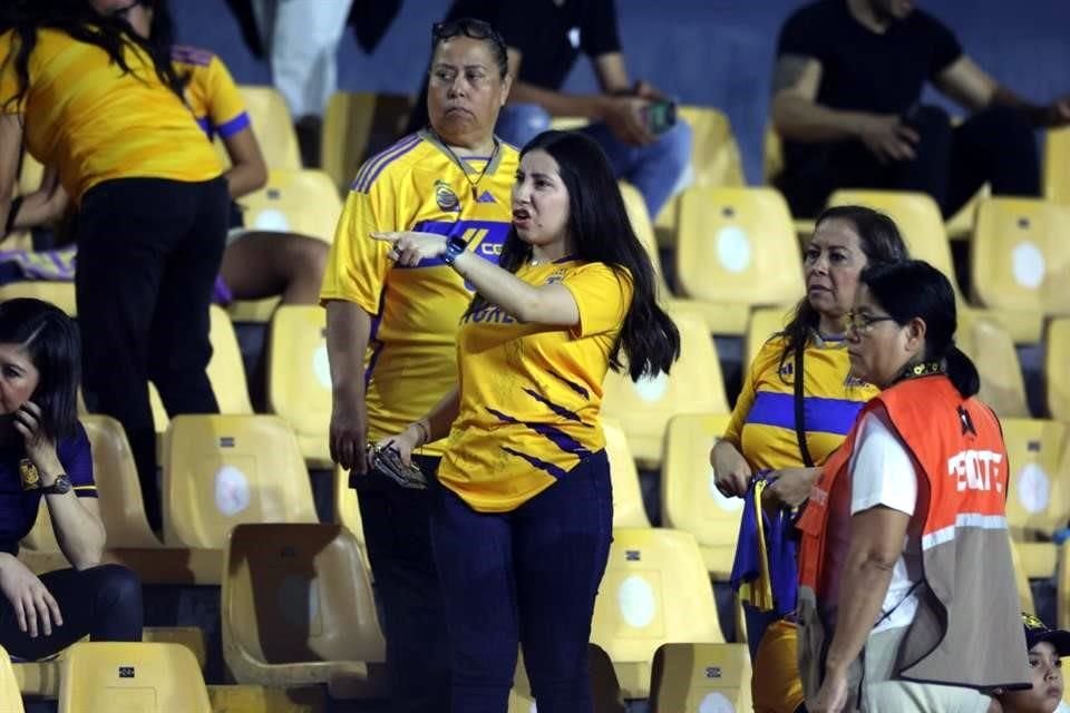 El ambiente en el Estadio Universitario en el Clásico Regio Femenil.