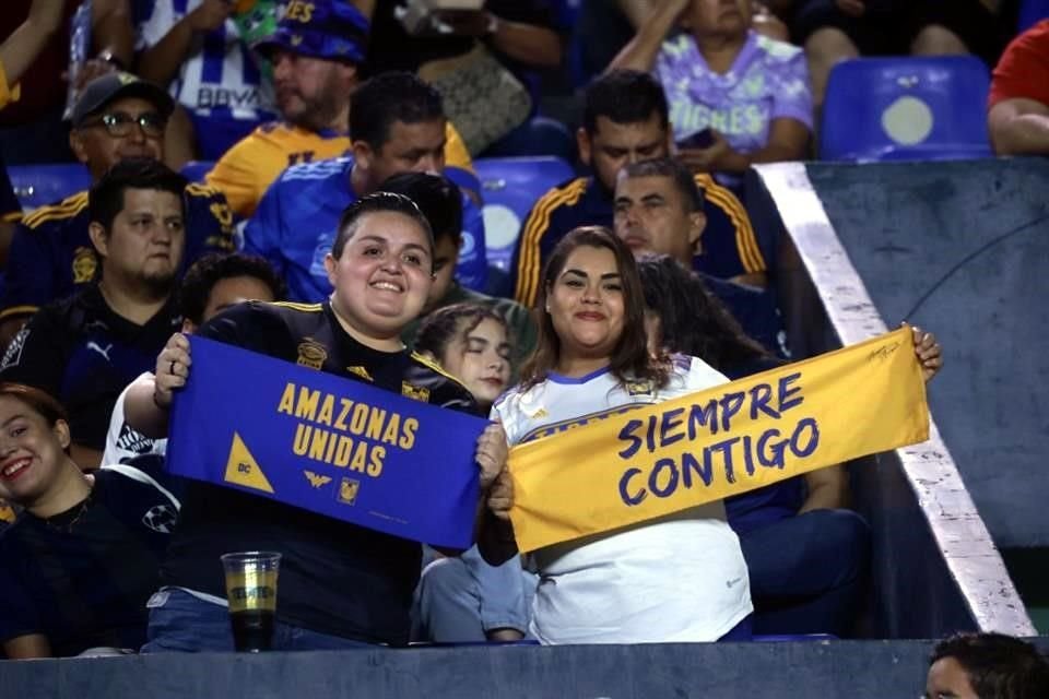 Más del amiente en el Clásico Regio Femenil.