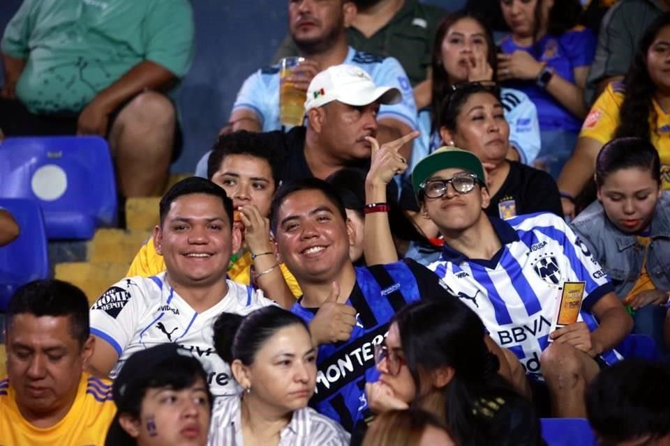 Más del amiente en el Clásico Regio Femenil.