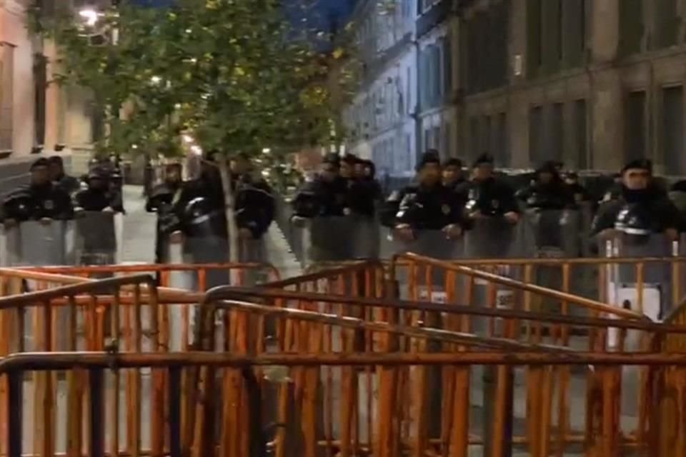 Agentes se apostaron en las Calles Moneda, Corregidora, Correo Mayor y República de Brasil.