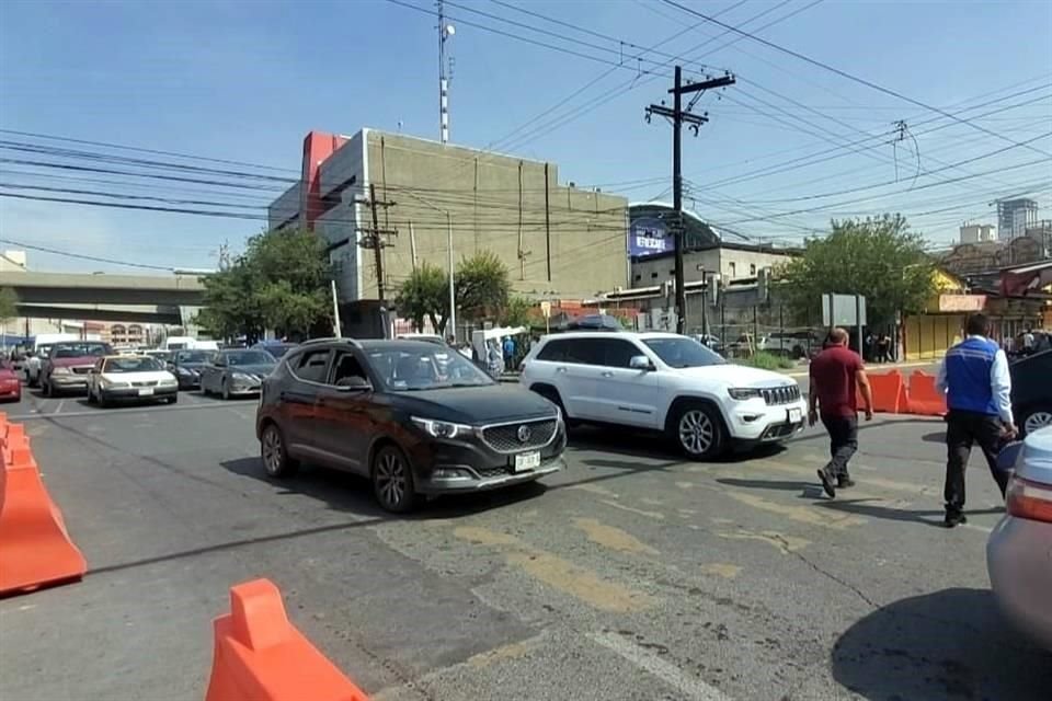 Las obras provocaron atorones viales tanto en Pino Suárez, como en Madero.