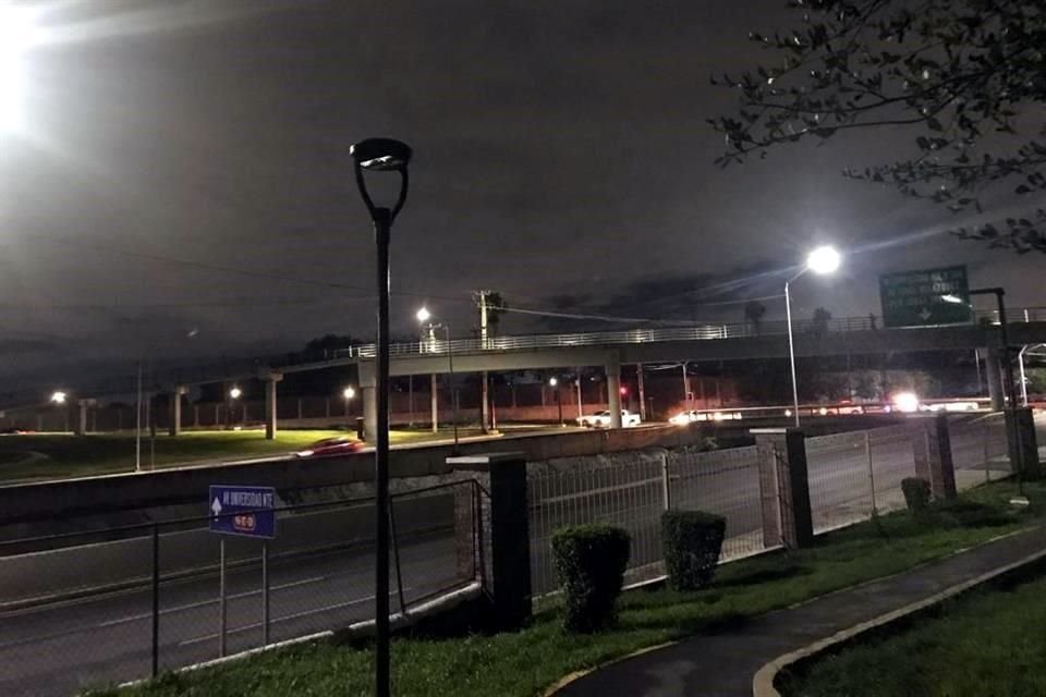 El Parque hundido en la Colonia Anáhuac presenta oscuridad, por falta de mantenimiento en luminarias.