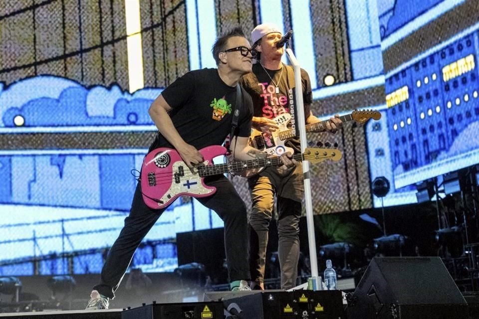 Mark Hoppus, líder de Blink-182, tiene un resfriado.