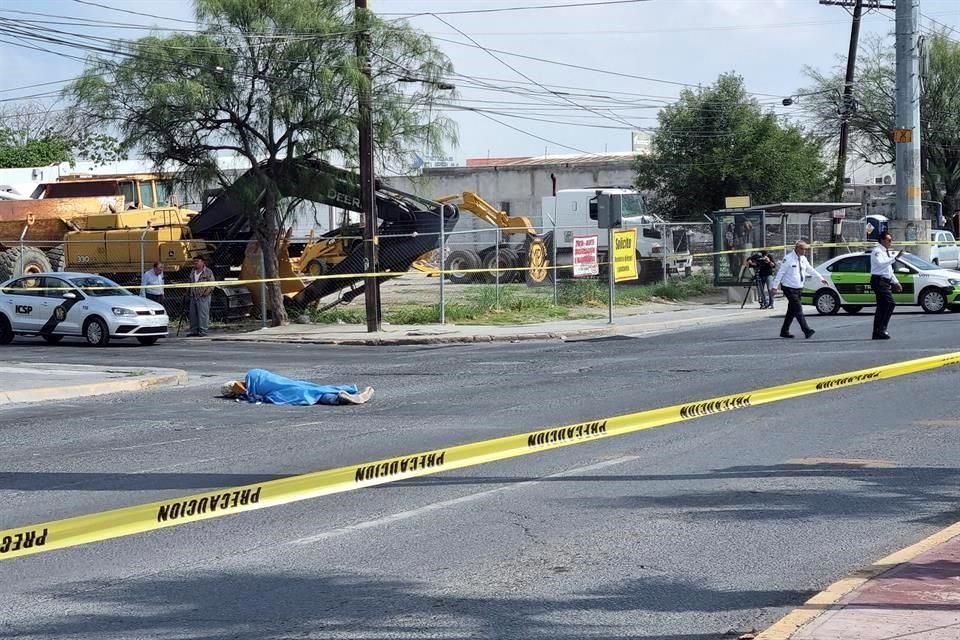 Las autoridades cerraron el tránsito en el cruce de la Avenida Juárez y San Sebastián, en Guadalupe.