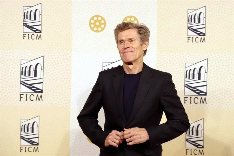 Dafoe posó para la lente de los medios mexicanos.