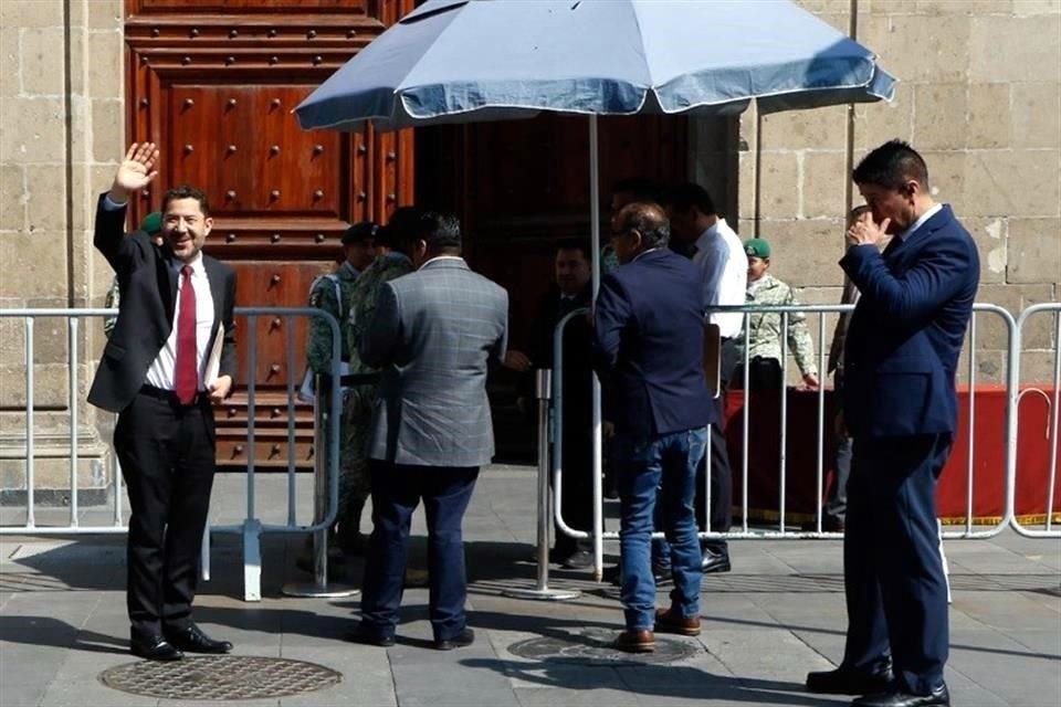 El Jefe de Gobierno de la CDMX al llegar a la reunión.