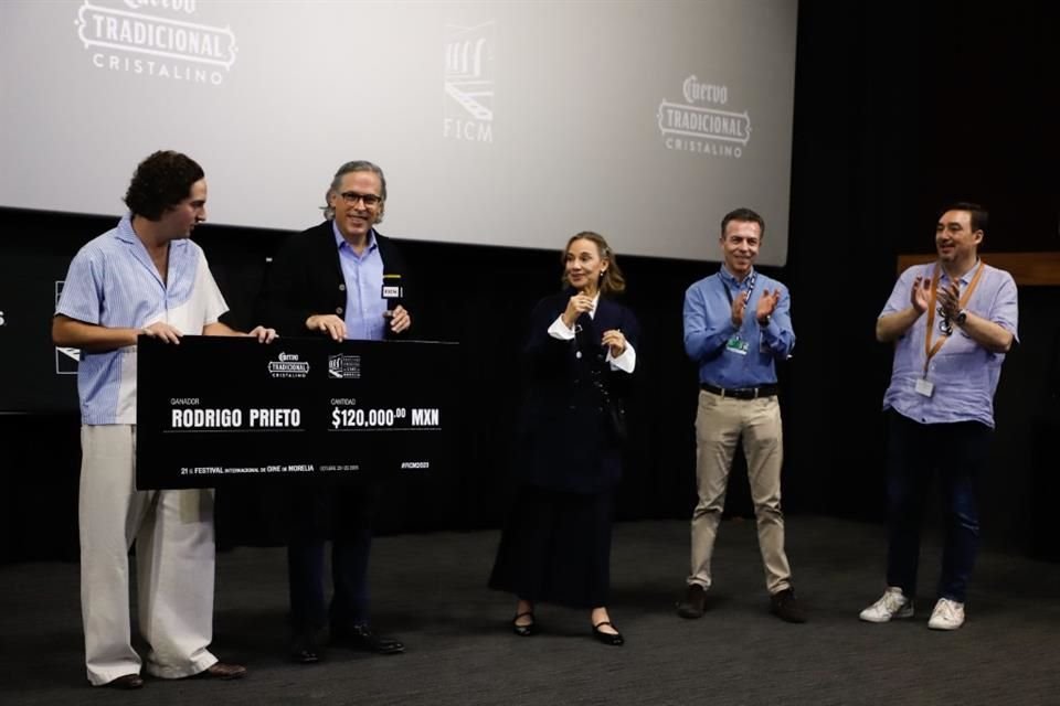 Durante el FICM, el director Rodrigo Prieto recibió un premio monetario; asegura lo utilizará para desarrollar más proyectos.