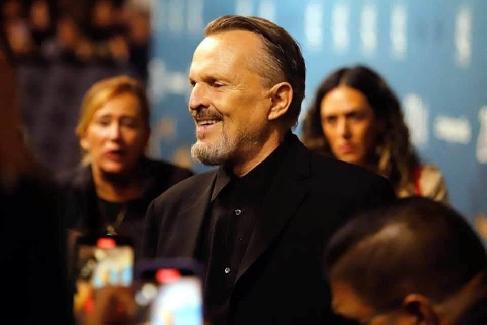 Miguel Bosé recordó en el Festival de Cine de Morelia cómo Pedro Almodóvar lo dirigió en la cinta 'Tacones Lejanos'.