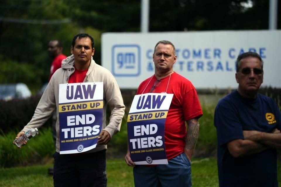 El creciente costo por las huelgas de UAW, entre otros factores, ha obligado a GM a abandonar los objetivos de resultados financieros para todo el año que planteó en julio.