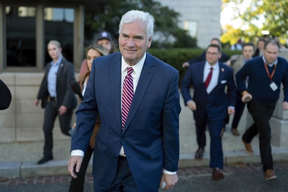 El representante Tom Emmer saliendo de una reunión en el Capitolio, en Washington, el 24 de octubre.