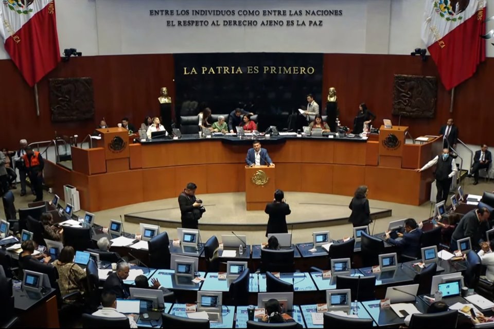 De acuerdo con el senador, es un reconocimiento histórico a la promulgación de leyes en México.