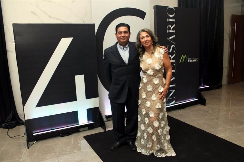 Victor Garza y Liz Fernández