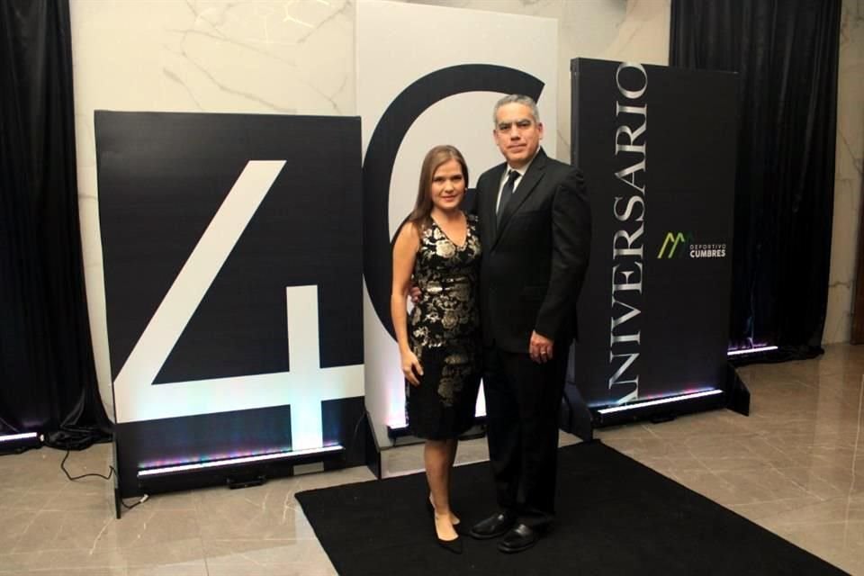 Natalia de González y Raymundo González