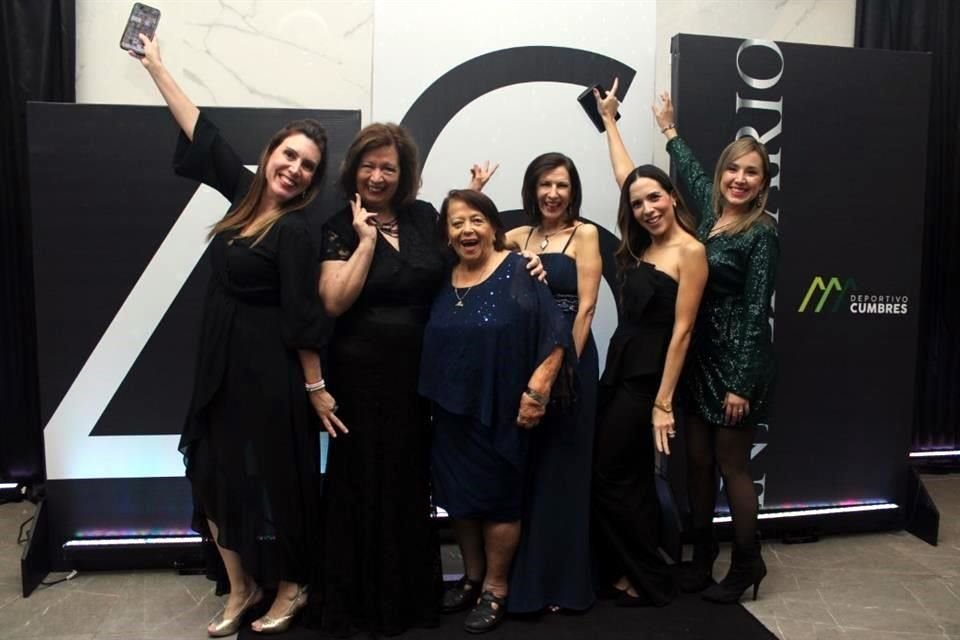 Thelma Bueno, Paty Canales, Mary Borrego, Isela de Jiménez, Brenda López y Diana Torrez