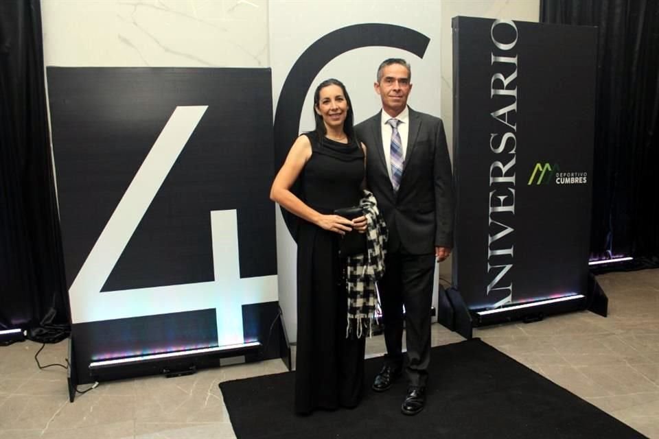 Alejandra Saenz y Osbaldo Valdés