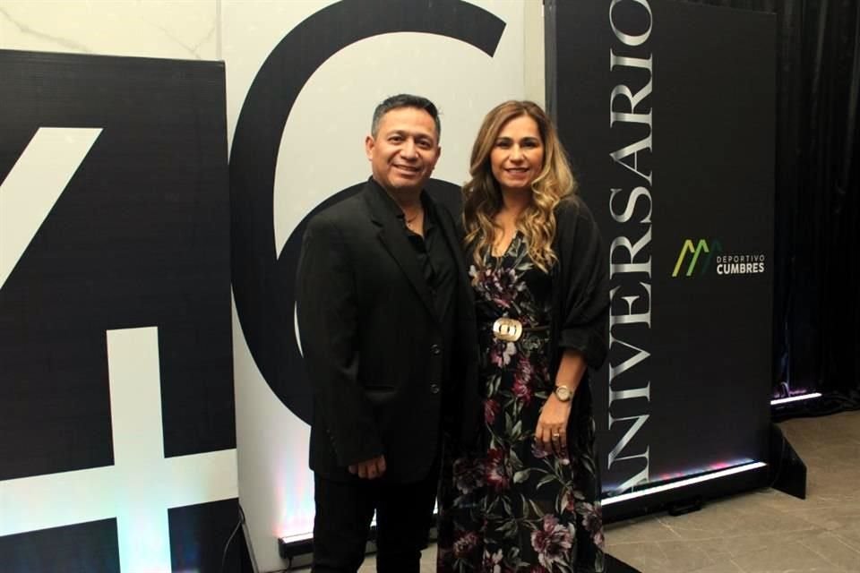 Eduardo de la Cruz y Karla de la Cruz