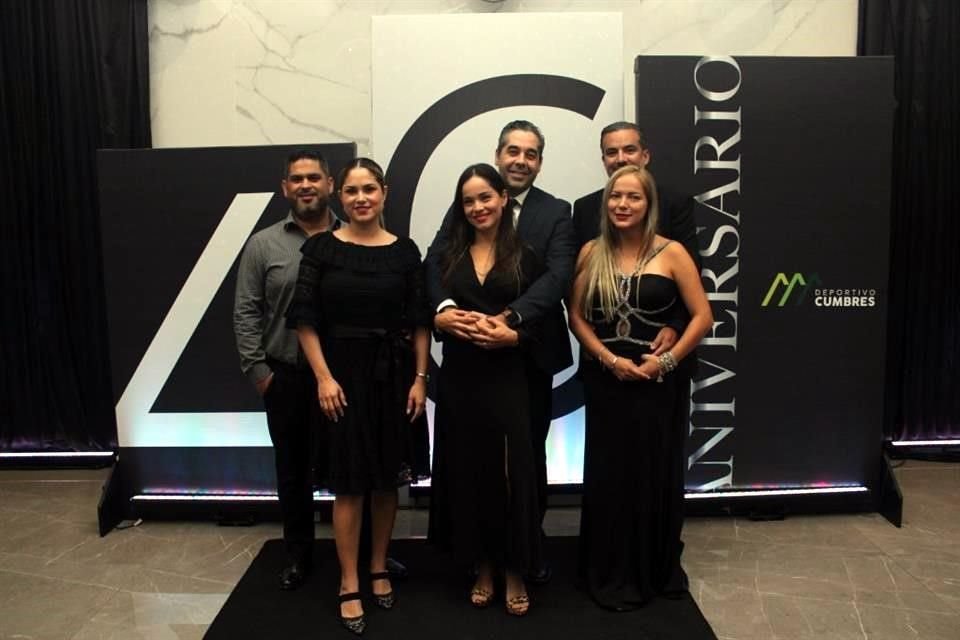 Jaime Santos, Karla Valdez, Mario García, Cristal Gurrola, Gerardo Azpiazu y Victoria Peña