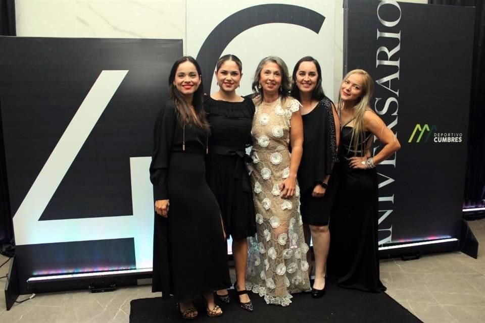 Cristal Gurrola, Karla Valdez, Liz Fernández, Vero Milán y Victoria Peña