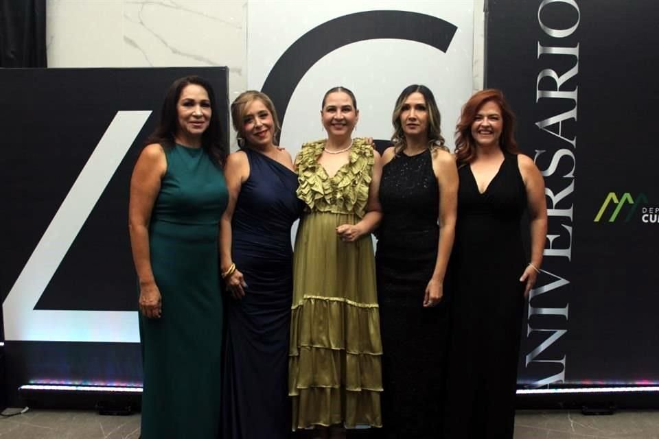 Bety Camacho, Rebeca Gómez, Adriana Cortés, Rosy Sauceda y Karina Soto