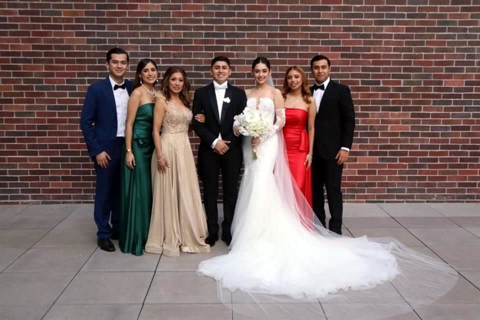 FAMILIA DEL NOVIO Víctor Castillo, Cecilia Ortiz,  Cynthia Verónica Morales Sarabia, LOS NOVIOS, Sofía Ortiz Y Juan Carlos Peña
