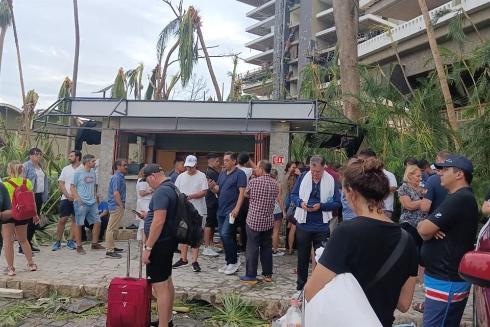 El huracán 'Otis' dejó severos daños en Acapulco, incluyendo la devastación del icónico Hotel Princess y el centro comercial Galerías Diana.