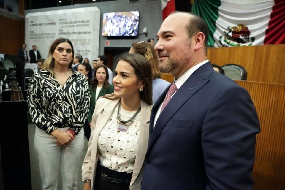 Arturo Salinas junto a Lorena De La Garza, Diputada del PRI.