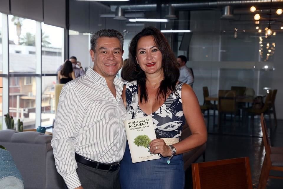 Luis Salinas y Claudia Saldaña