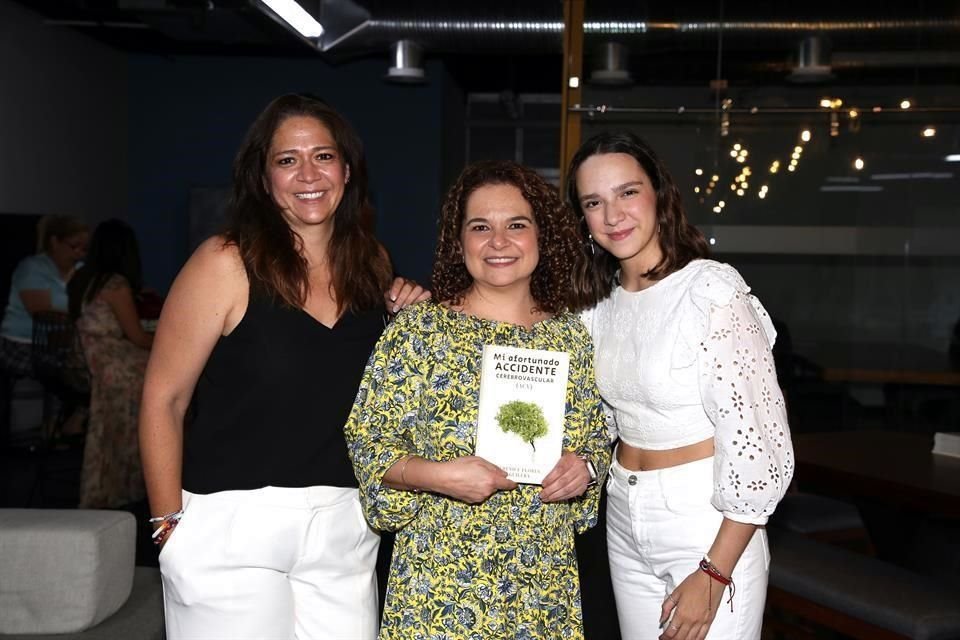 Elisa Torres de Salas, Berenice Flores Aguilera y María Renee Salas Torres