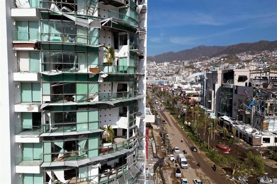 Uno de las decenas de edificios destruidos parcialmente por 'Otis' en Acapulco.