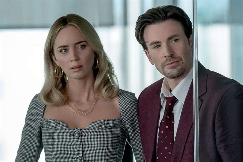 Emily Blunt y Chris Evans protagonizan 'El Negocio del Dolor', una historia de Netflix que profundiza en la industria farmacéutica de los opioides en EU.