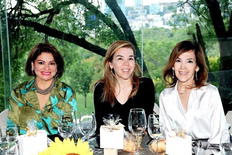 Valeria Cué, Alma Lozano Garza y Alma Garza de Lozano