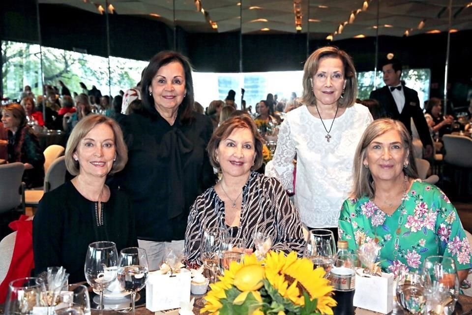 Laura de Camarena, Cecilia Cantú, Tata Páez de De la Garza Evia, Catalina Martínez de Guerra y Magdalena Garza de la Garza