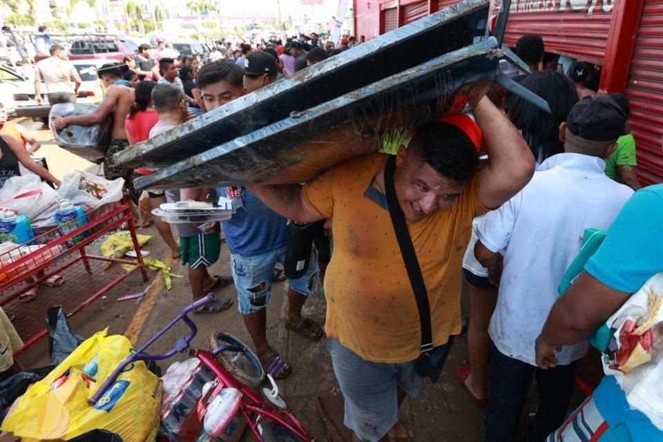 El Presidente dijo que hay saqueos por la emergencia.