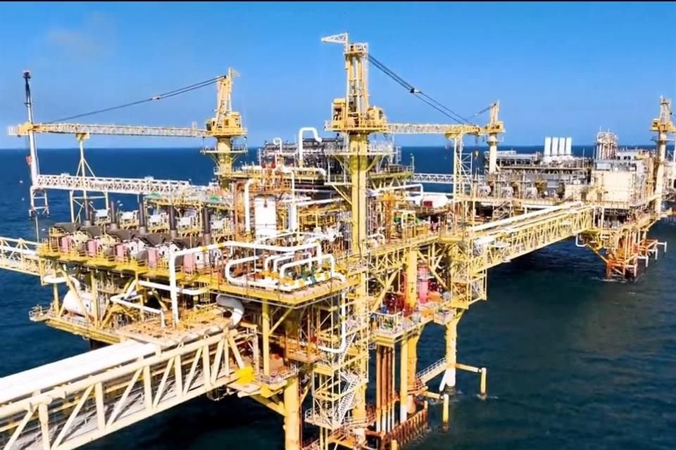 Pemex ha negado en el pasado cualquier fuga en la plataforma.