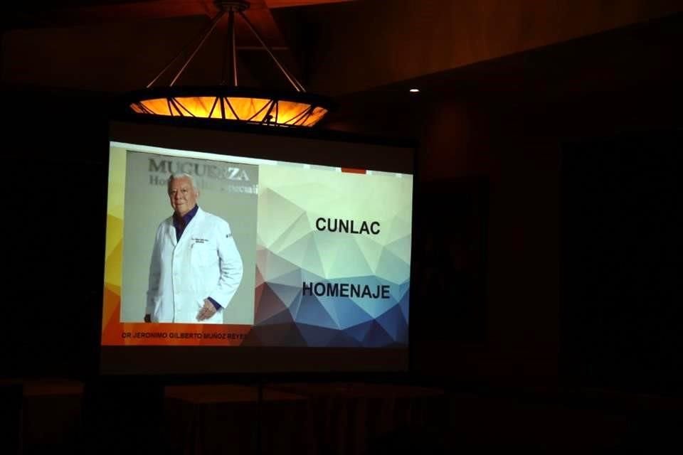 Reconocimiento Sorpresa a Dr. Gilberto Muñoz