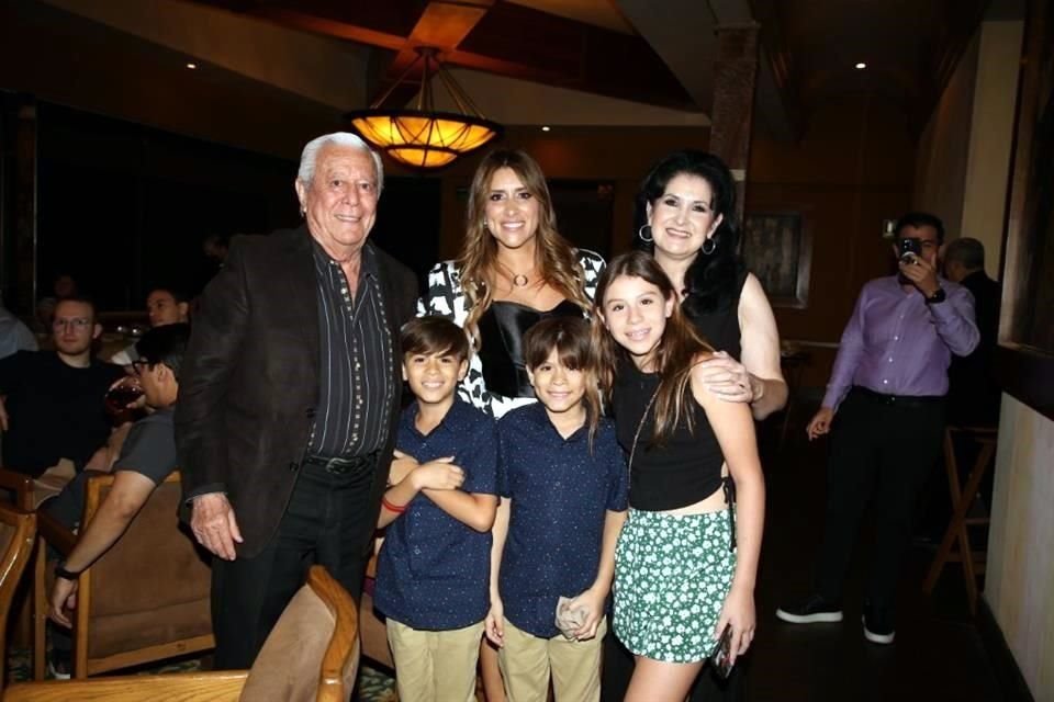 Gilberto Muñoz, Diana Muñoz Cantú, Diana Cantú de Muñoz, Alfredo García Muñoz, Mauricio García Muñoz e Isabella García Muñoz